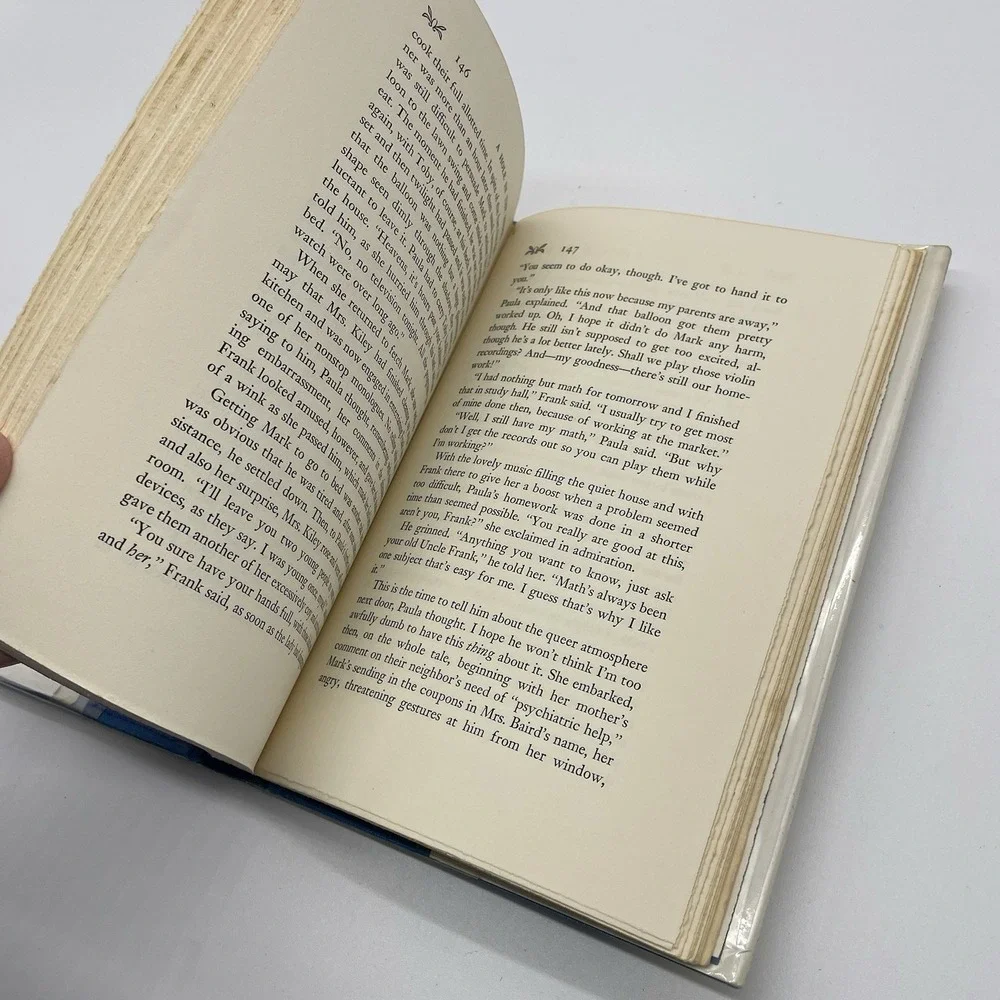 A Hole in the Hedge by Margaret Leighton‎ Hardback/ Dust Jacket